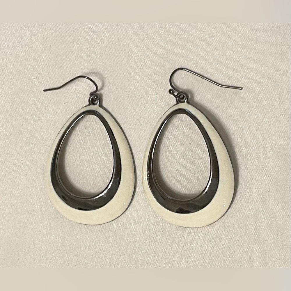 Lia Sophia dangling earrings